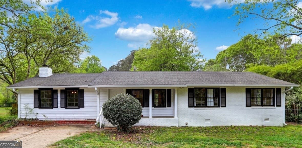 3 bedroom, 2 bathroom, 1,734 sq ft single family residence for sale at 1095 Athens Road, Winterville, GA 30683 — photo 2
