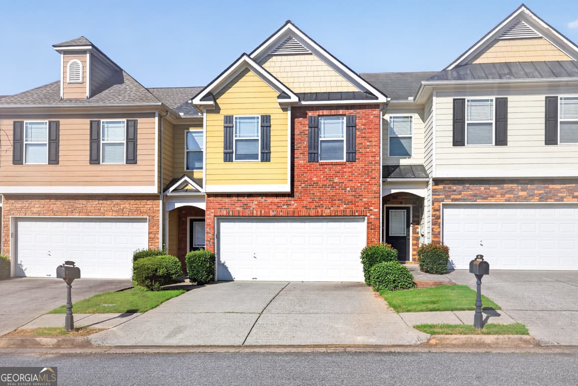 3 bedroom, 2.5 bathroom, 1,776 sq ft townhouse for sale at 52 Providence Oak Court, Lawrenceville, GA 30046 — photo 2