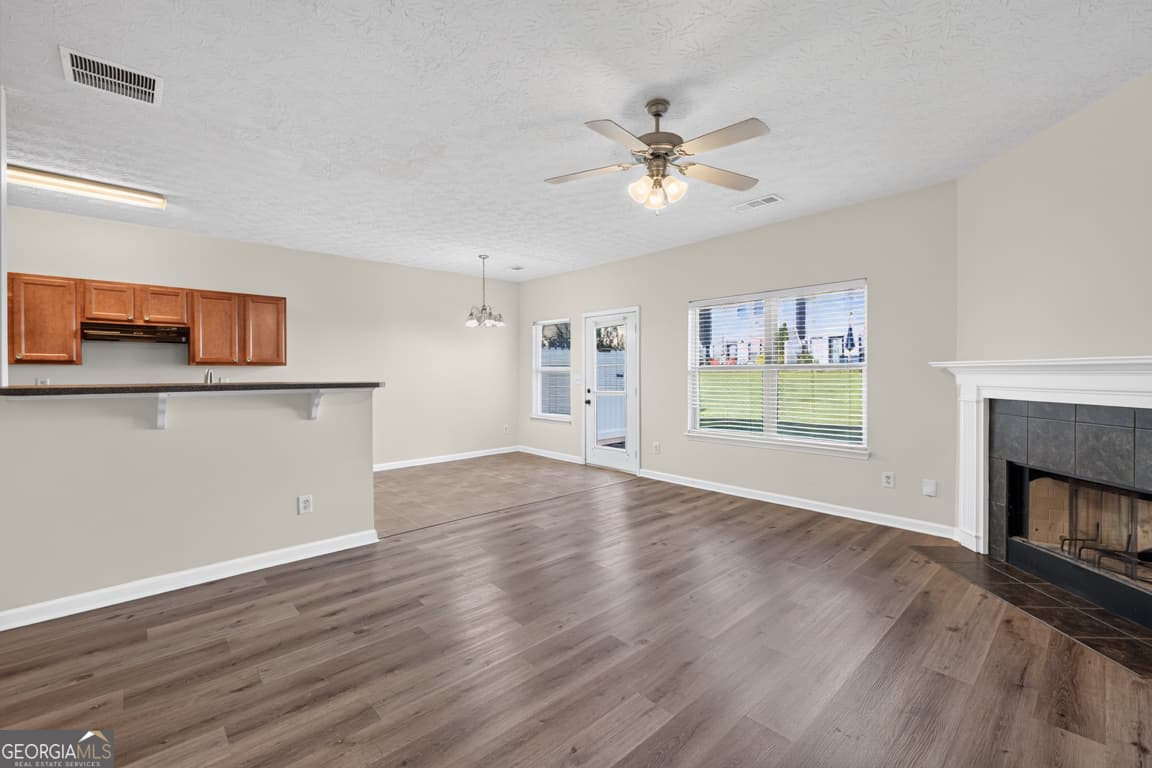 3 bedroom, 2.5 bathroom, 1,776 sq ft townhouse for sale at 52 Providence Oak Court, Lawrenceville, GA 30046 — photo 5