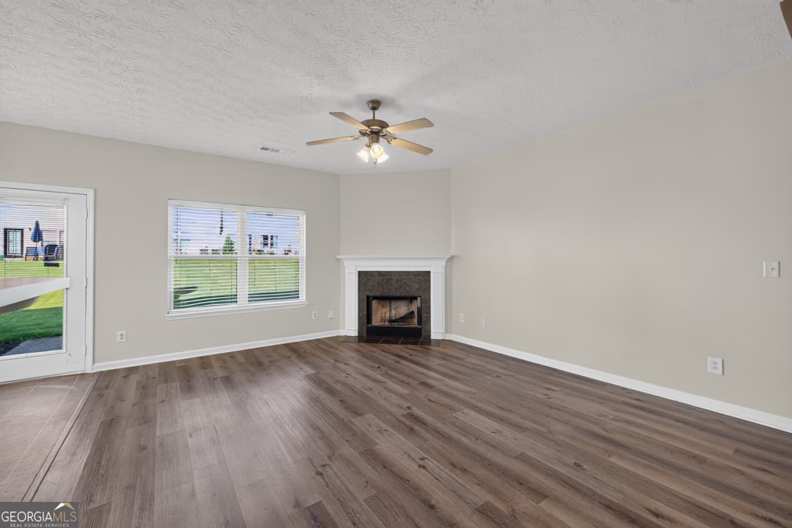 3 bedroom, 2.5 bathroom, 1,776 sq ft townhouse for sale at 52 Providence Oak Court, Lawrenceville, GA 30046 — photo 4
