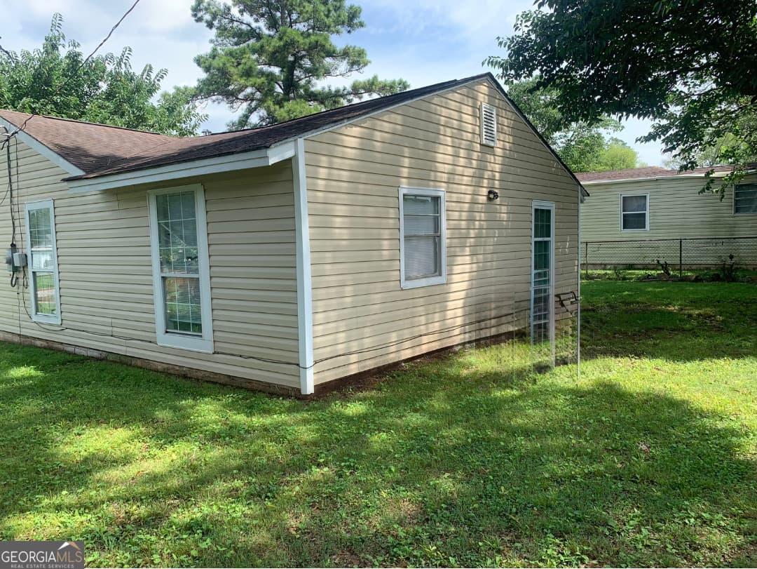 2 bedroom, 1 bathroom, 988 sq ft single family residence for sale at 1933 Henry Crumpton Drive, Birmingham, AL 35211 — photo 3