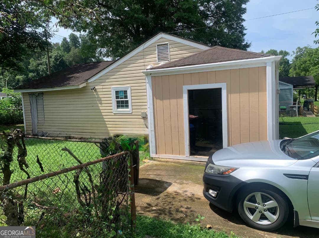 2 bedroom, 1 bathroom, 988 sq ft single family residence for sale at 1933 Henry Crumpton Drive, Birmingham, AL 35211