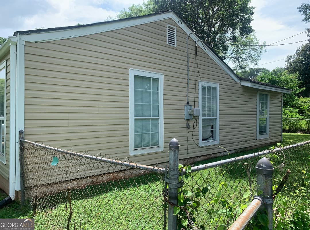 2 bedroom, 1 bathroom, 988 sq ft single family residence for sale at 1933 Henry Crumpton Drive, Birmingham, AL 35211 — photo 4