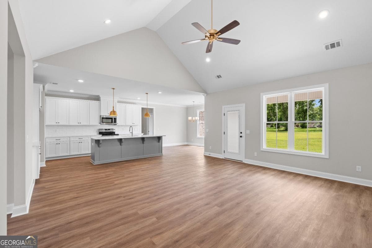 5 bedroom, 5.5 bathroom, 2,920 sq ft single family residence for sale at 9 Honeysuckle Drive, Claxton, GA 30417 — photo 3