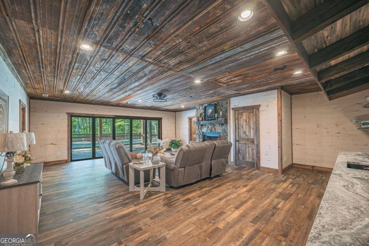 4 bedroom, 4 bathroom, 4,844 sq ft cabin,single family residence for sale at 286 Mountain Ridge, Blue Ridge, GA 30513 — photo 7