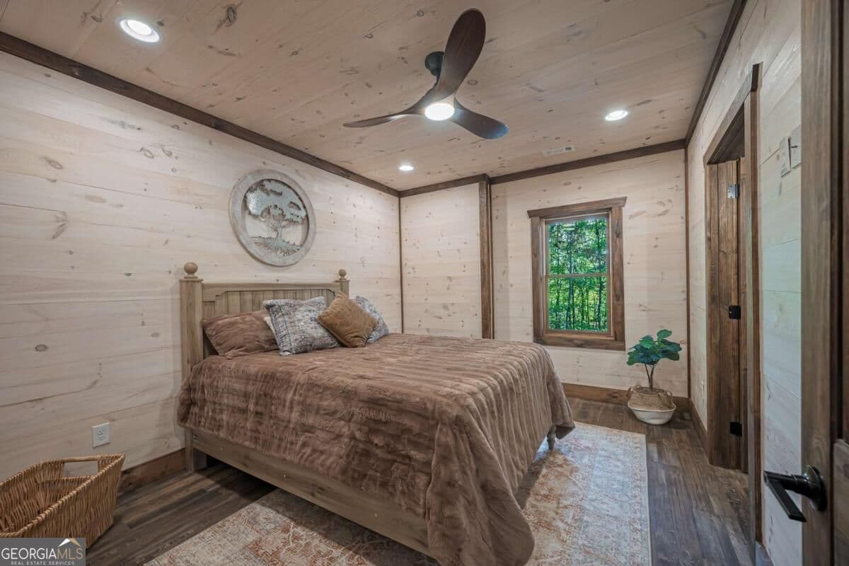 4 bedroom, 4 bathroom, 4,844 sq ft cabin,single family residence for sale at 286 Mountain Ridge, Blue Ridge, GA 30513 — photo 5