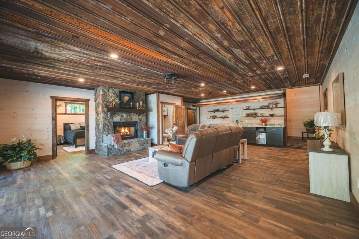4 bedroom, 4 bathroom, 4,844 sq ft cabin,single family residence for sale at 286 Mountain Ridge, Blue Ridge, GA 30513 — photo 9