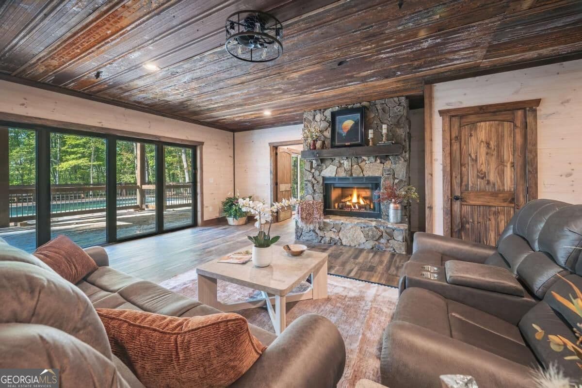 4 bedroom, 4 bathroom, 4,844 sq ft cabin,single family residence for sale at 286 Mountain Ridge, Blue Ridge, GA 30513 — photo 10