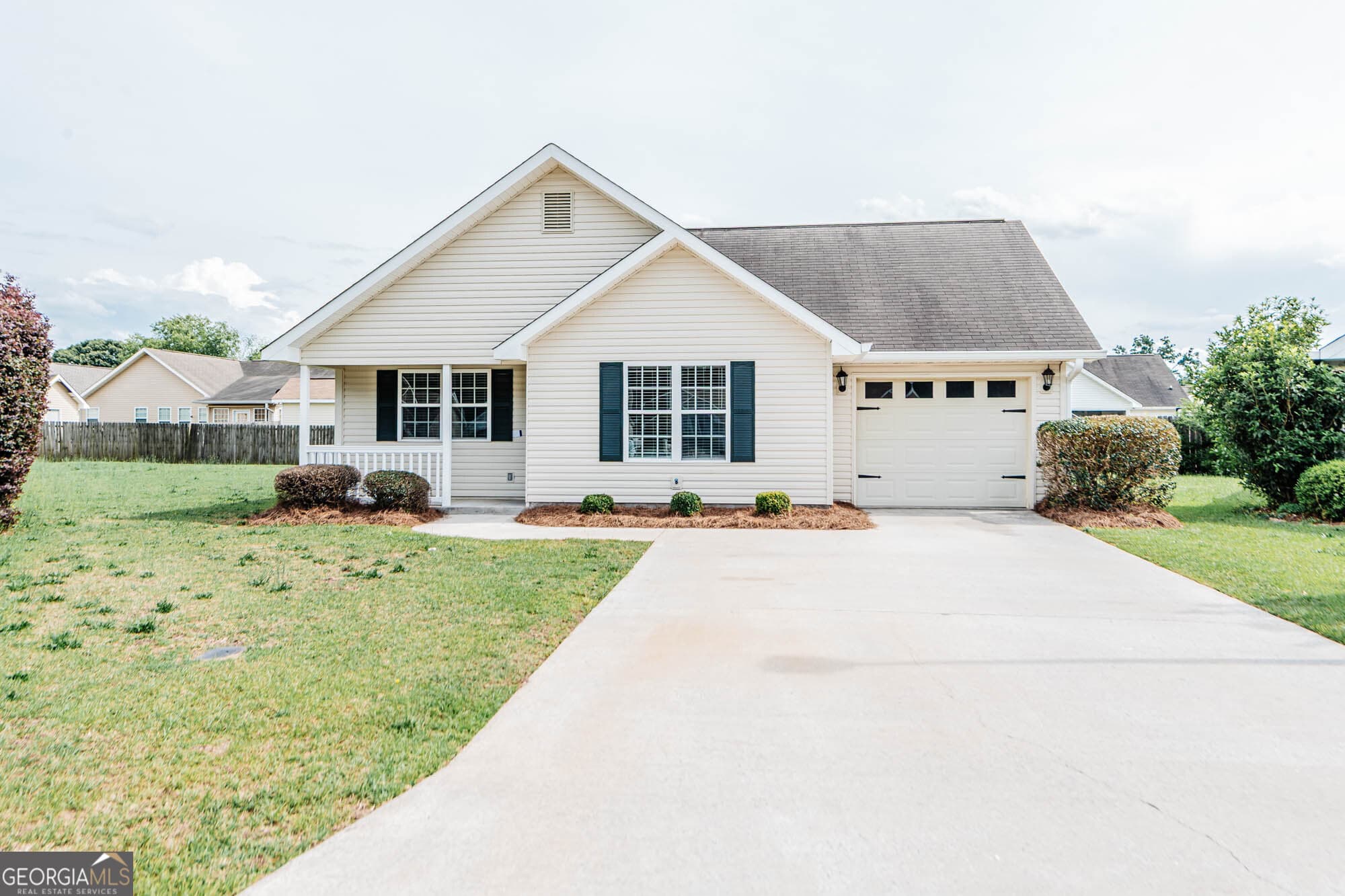 2 bedroom, 2 bathroom, 1,101 sq ft single family residence sold at 307 Antler Trail, Warner Robins, GA 31088