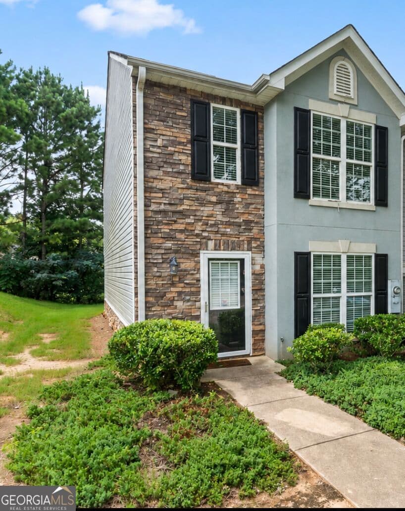 3 bedroom, 2.5 bathroom, 1,668 sq ft townhouse for rent at 5619 Union Pointe Drive, Union City, GA 30291 for $1,850 a month — photo 1 of 1