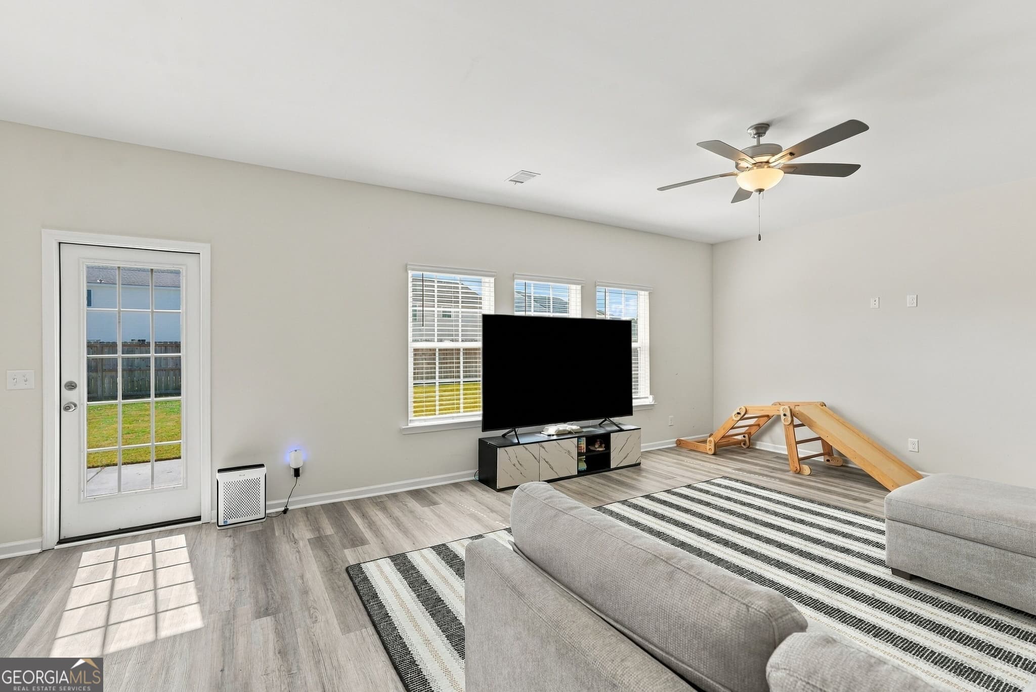 5 bedroom, 3 bathroom, 2,256 sq ft single family residence for sale at 1185 Turpentine Trail, Hinesville, GA 31313 — photo 5