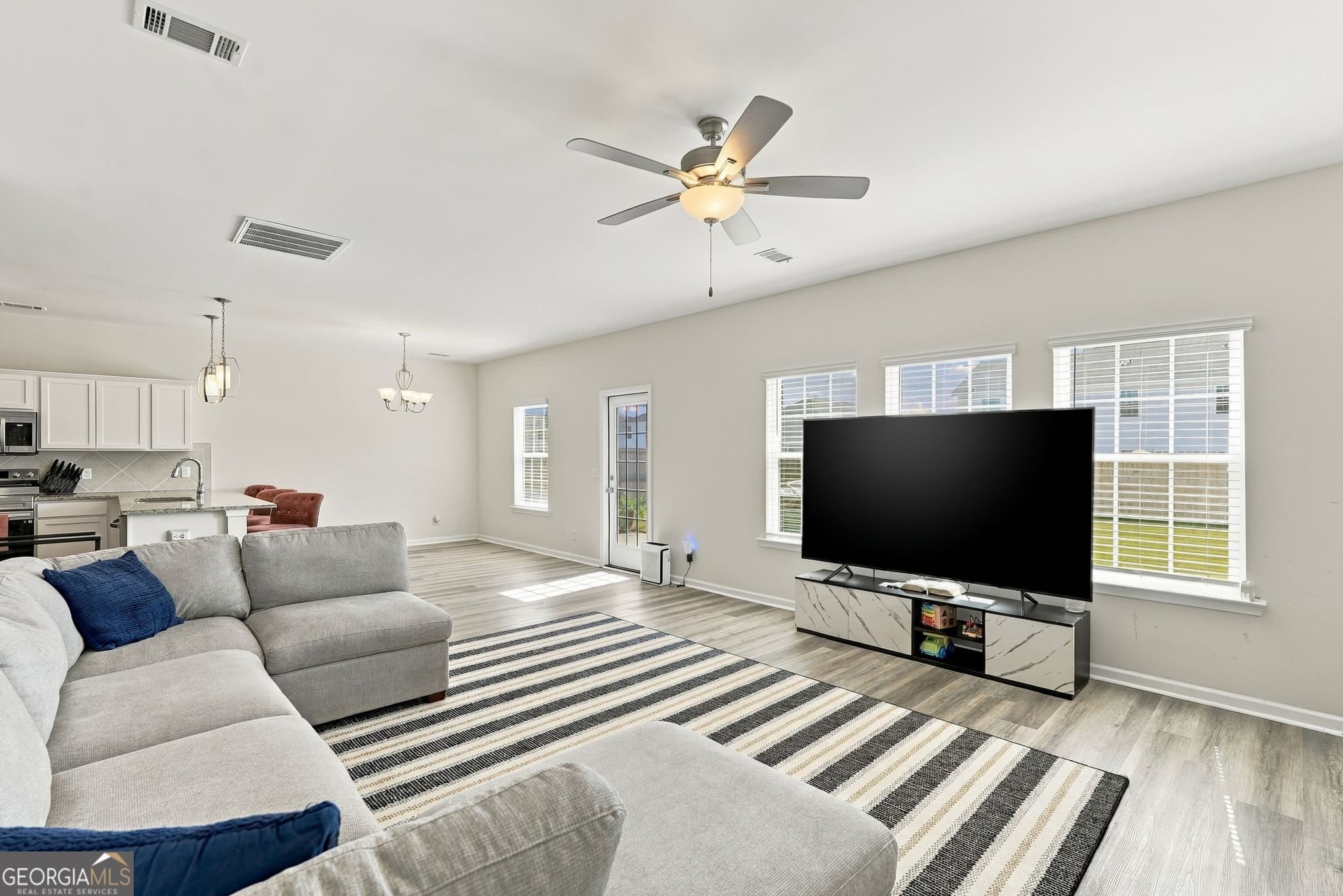 5 bedroom, 3 bathroom, 2,256 sq ft single family residence for sale at 1185 Turpentine Trail, Hinesville, GA 31313 — photo 4