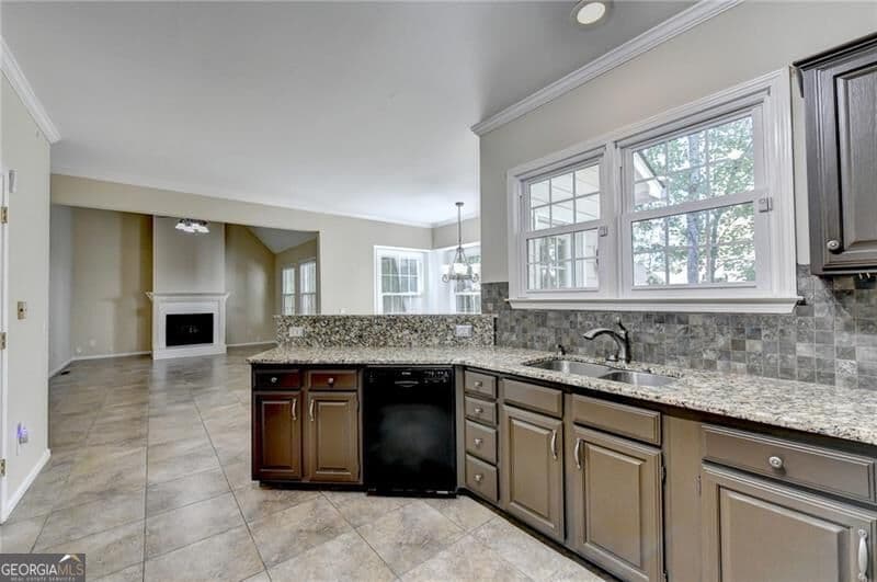 4 bedroom, 2.5 bathroom, 3,125 sq ft single family residence for sale at 4440 Pinehollow Court, Johns Creek, GA 30022 — photo 6