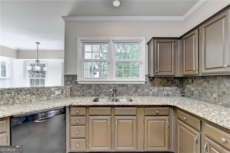4 bedroom, 2.5 bathroom, 3,125 sq ft single family residence for sale at 4440 Pinehollow Court, Johns Creek, GA 30022 — photo 9