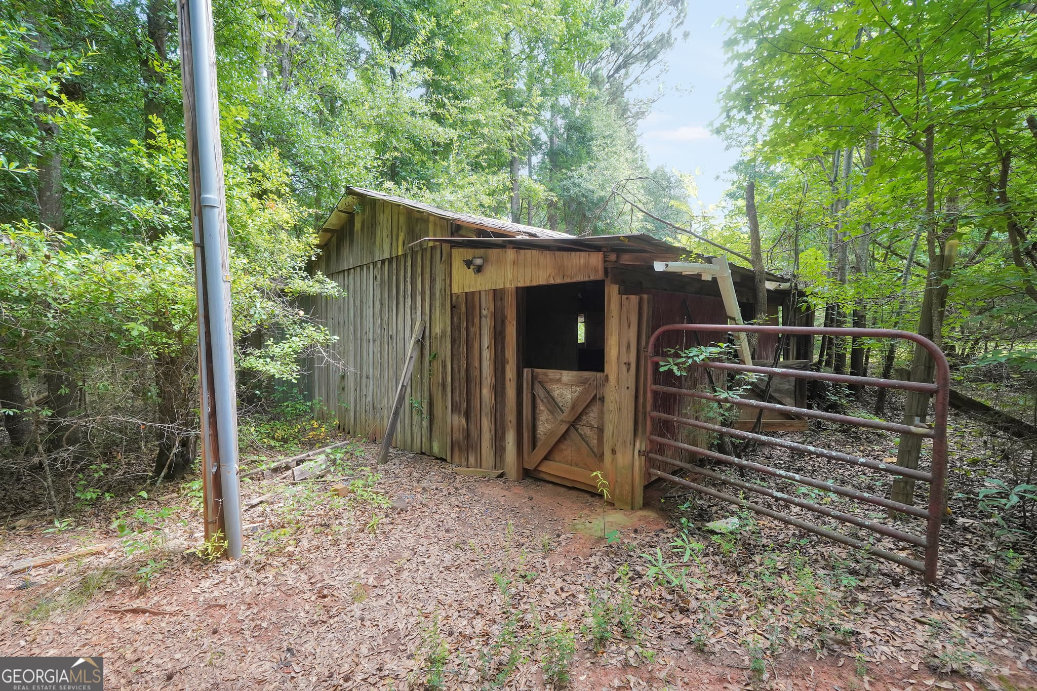 1 bedroom, 2 bathroom, 1,604 sq ft cabin,single family residence for sale at 235 Leguin Mill Road, Locust Grove, GA 30248 — photo 9