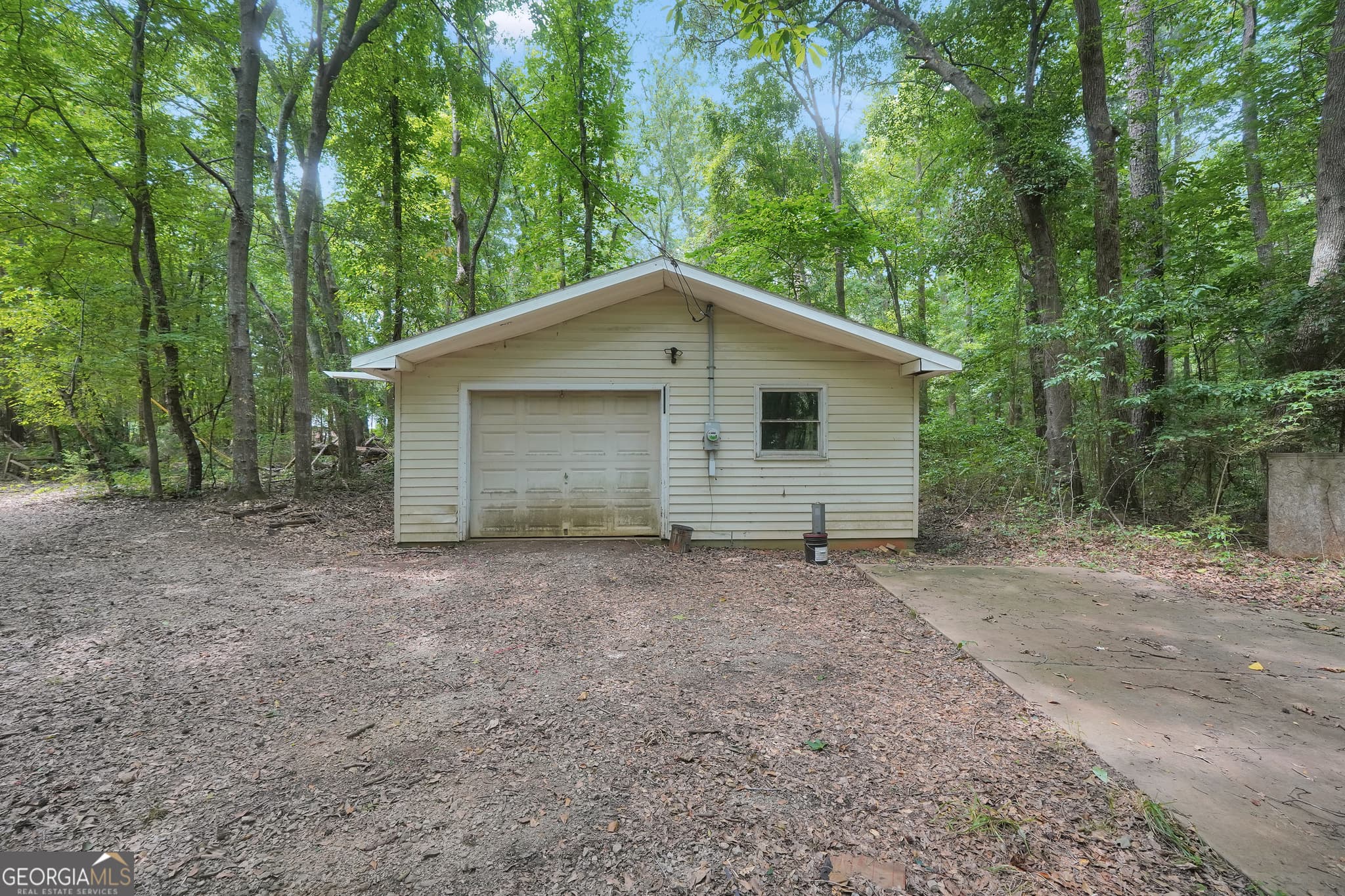 1 bedroom, 2 bathroom, 1,604 sq ft cabin,single family residence for sale at 235 Leguin Mill Road, Locust Grove, GA 30248 — photo 8