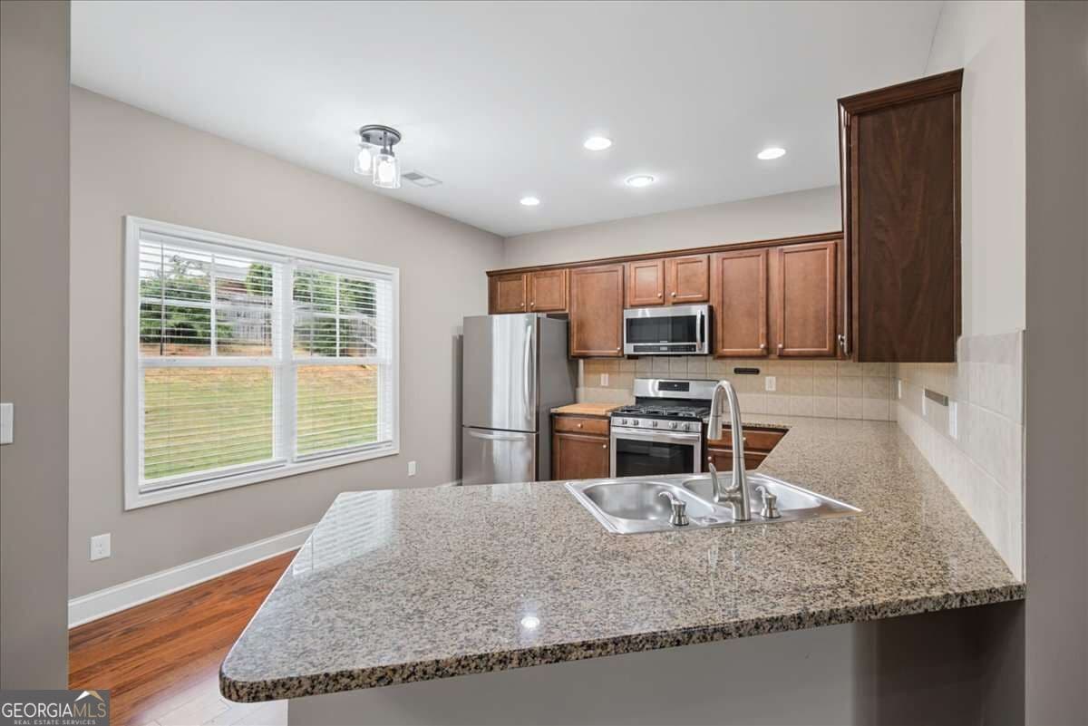 4 bedroom, 2.5 bathroom, 2,321 sq ft single family residence for sale at 11 Spring Folly, Cartersville, GA 30121 — photo 8