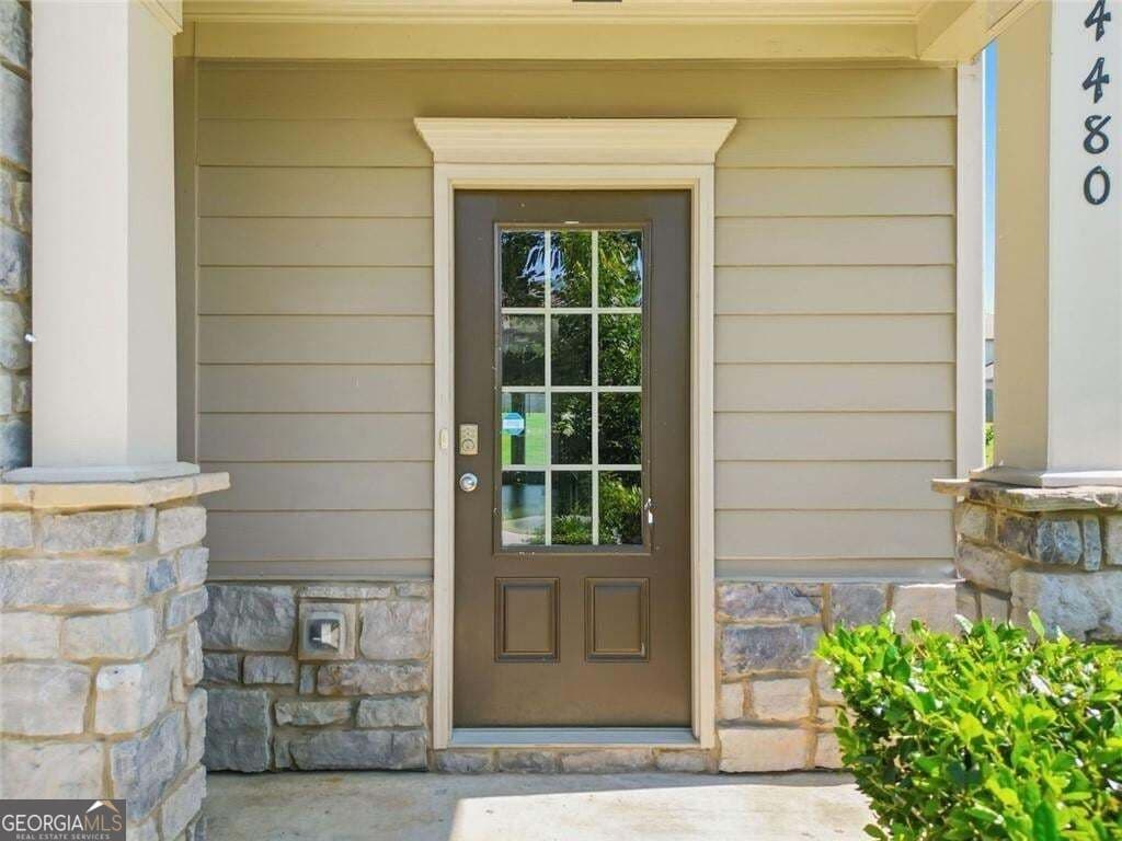 5 bedroom, 3 bathroom, 2,442 sq ft single family residence for sale at 4480 Huron Drive, Cumming, GA 30028 — photo 3