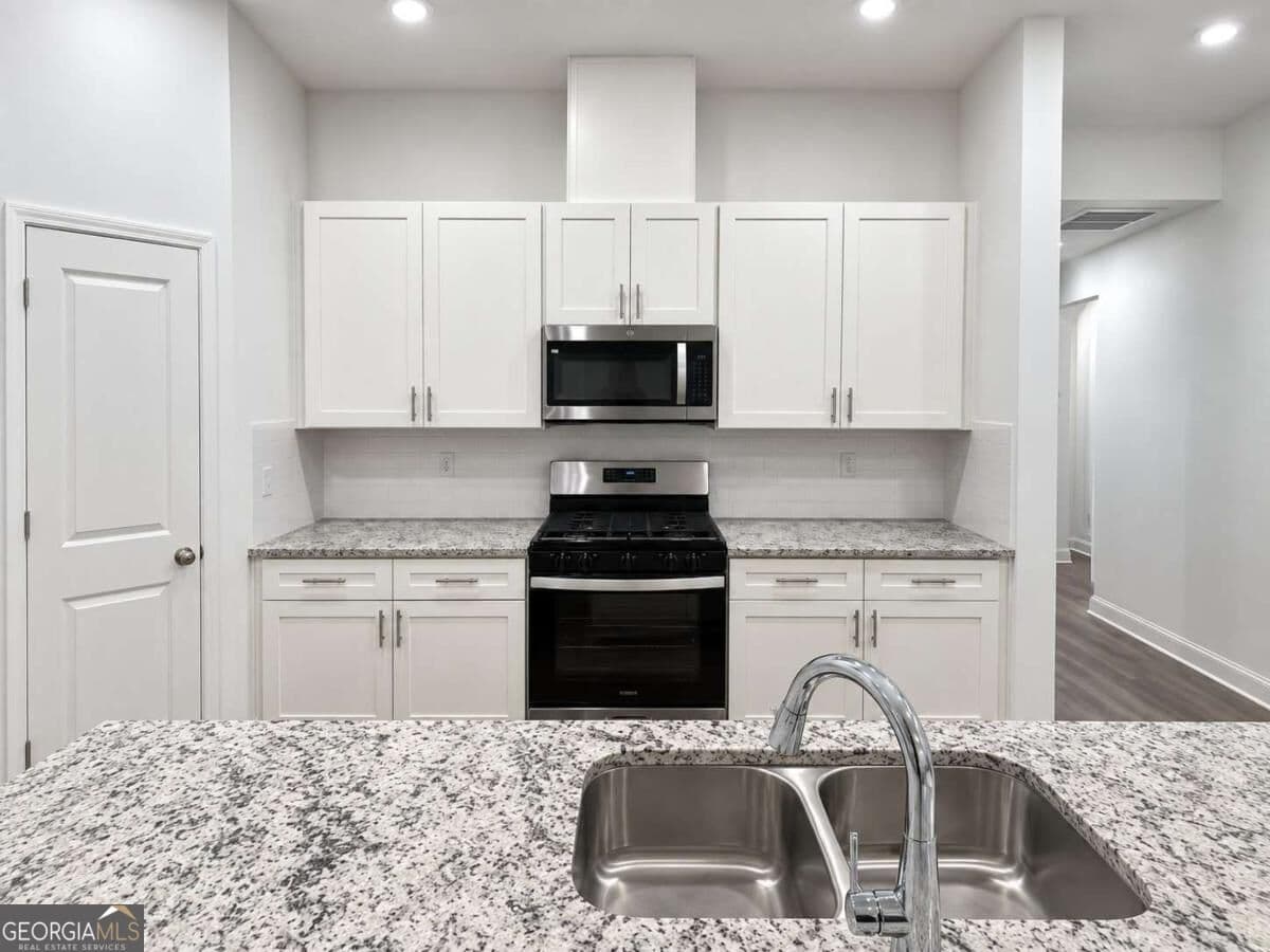 3 bedroom, 2 bathroom, 1,742 sq ft single family residence for sale at 1850 W Mcintosh Road, Griffin, GA 30223 — photo 6