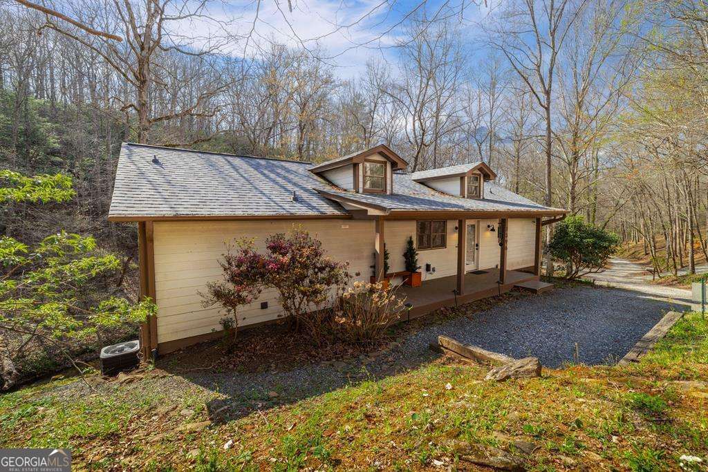 2 bedroom, 2.5 bathroom, 2,268 sq ft single family residence for sale at 1396 Cherokee Trail 47, Young Harris, GA 30582 — photo 2