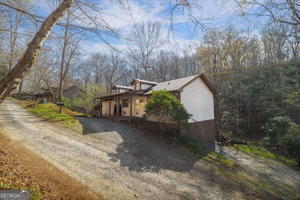 2 bedroom, 2.5 bathroom, 2,268 sq ft single family residence for sale at 1396 Cherokee Trail 47, Young Harris, GA 30582 — photo 3