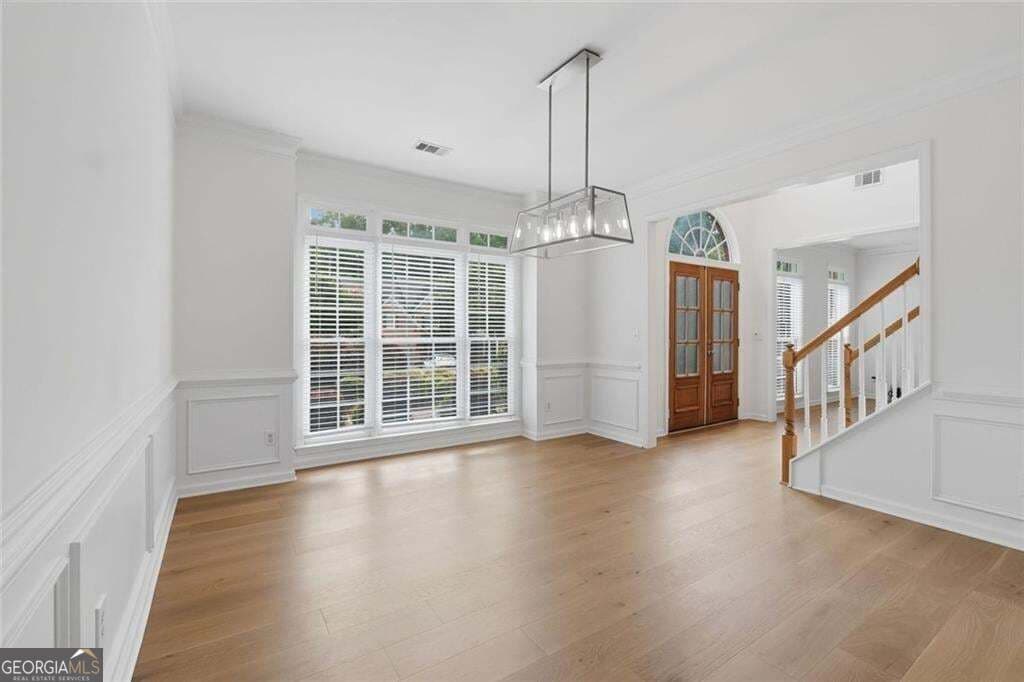 5 bedroom, 2.5 bathroom, 3,053 sq ft single family residence for sale at 3920 Shiloh Ridge Run, Suwanee, GA 30024 — photo 7