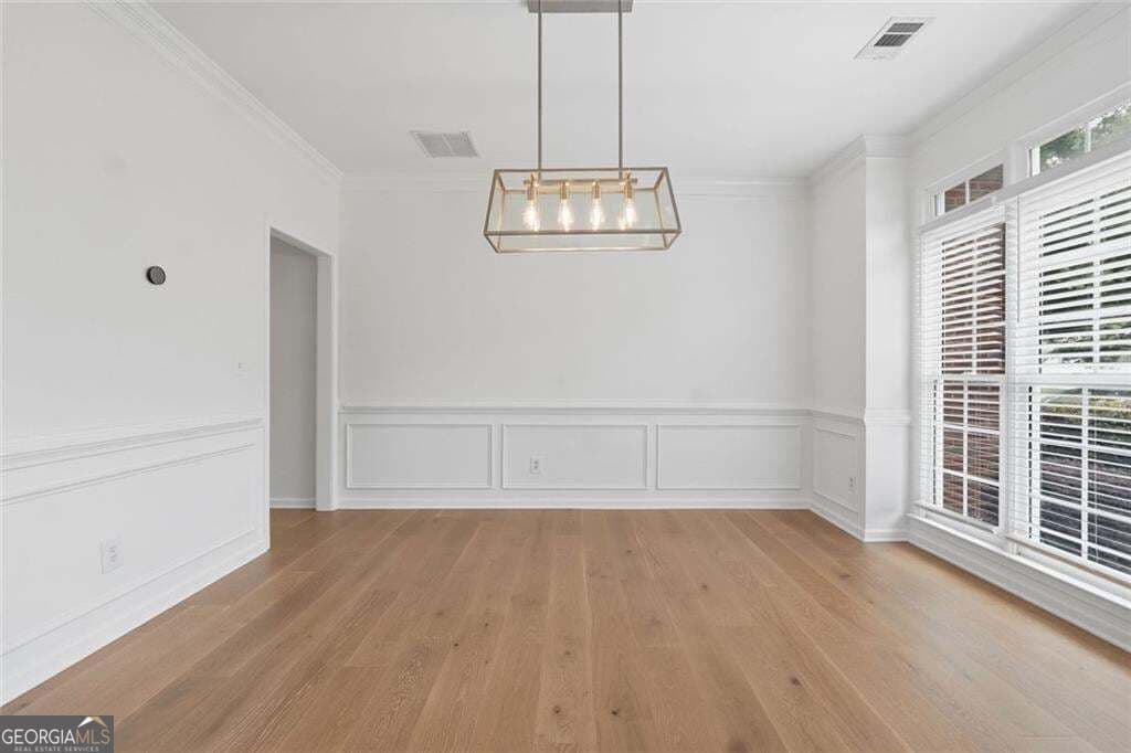 5 bedroom, 2.5 bathroom, 3,053 sq ft single family residence for sale at 3920 Shiloh Ridge Run, Suwanee, GA 30024 — photo 9