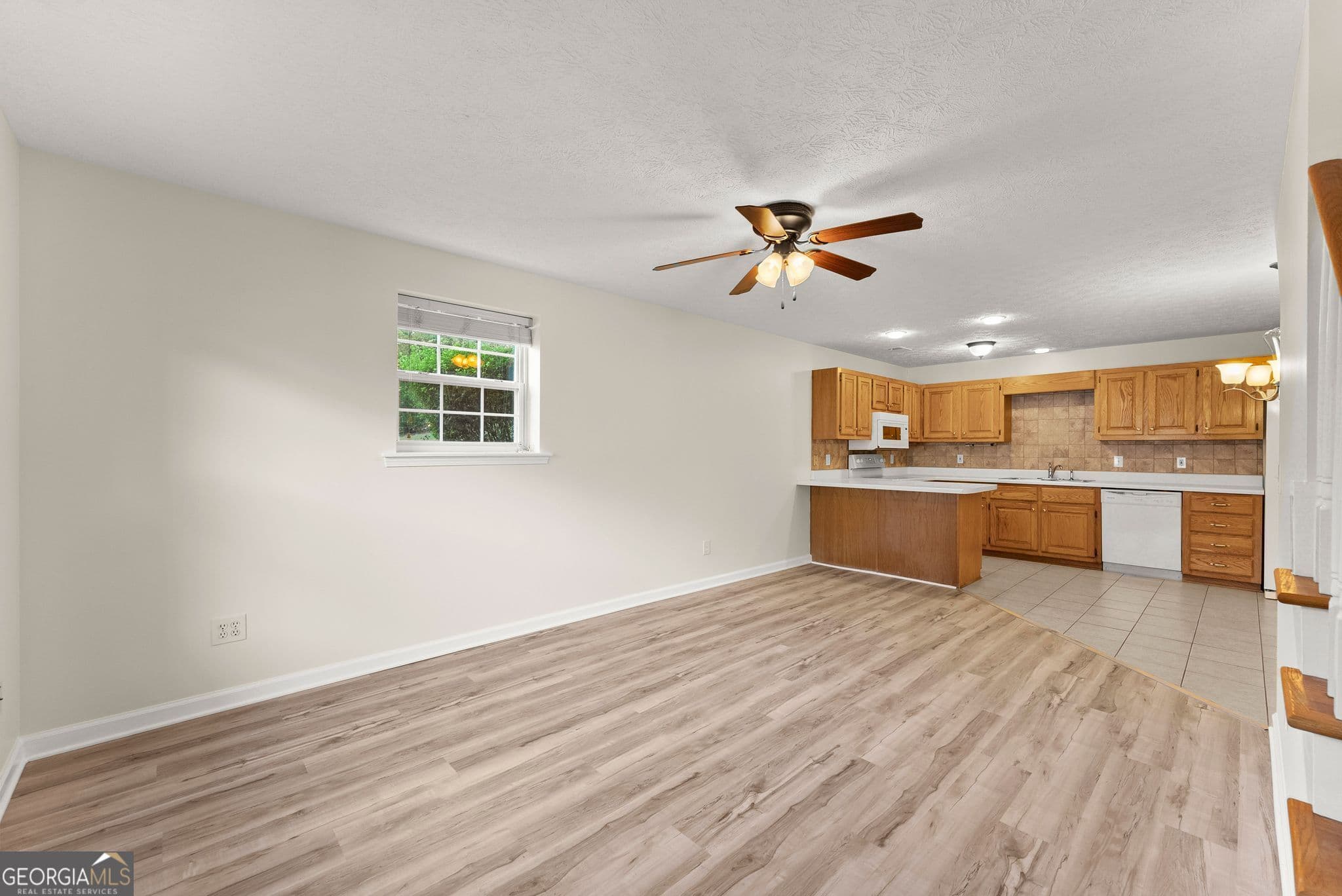 3 bedroom, 2.5 bathroom, 1,700 sq ft single family residence for sale at 35 Clara Bell Drive, Cleveland, GA 30528 — photo 8