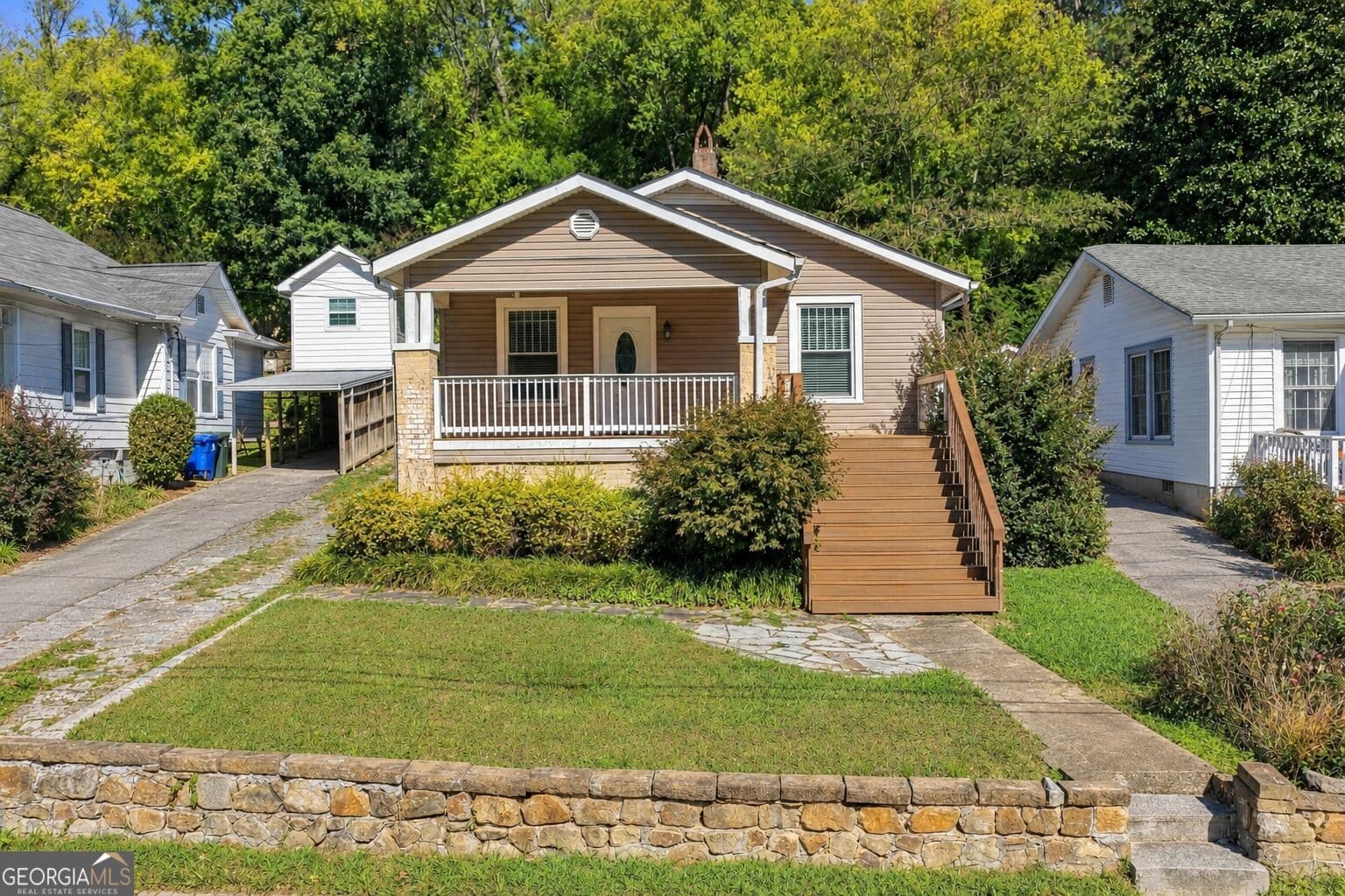 2 bedroom, 1 bathroom, 992 sq ft single family residence for sale at 1131 Dartmouth Street, Chattanooga, TN 37405 — photo 1 of 26