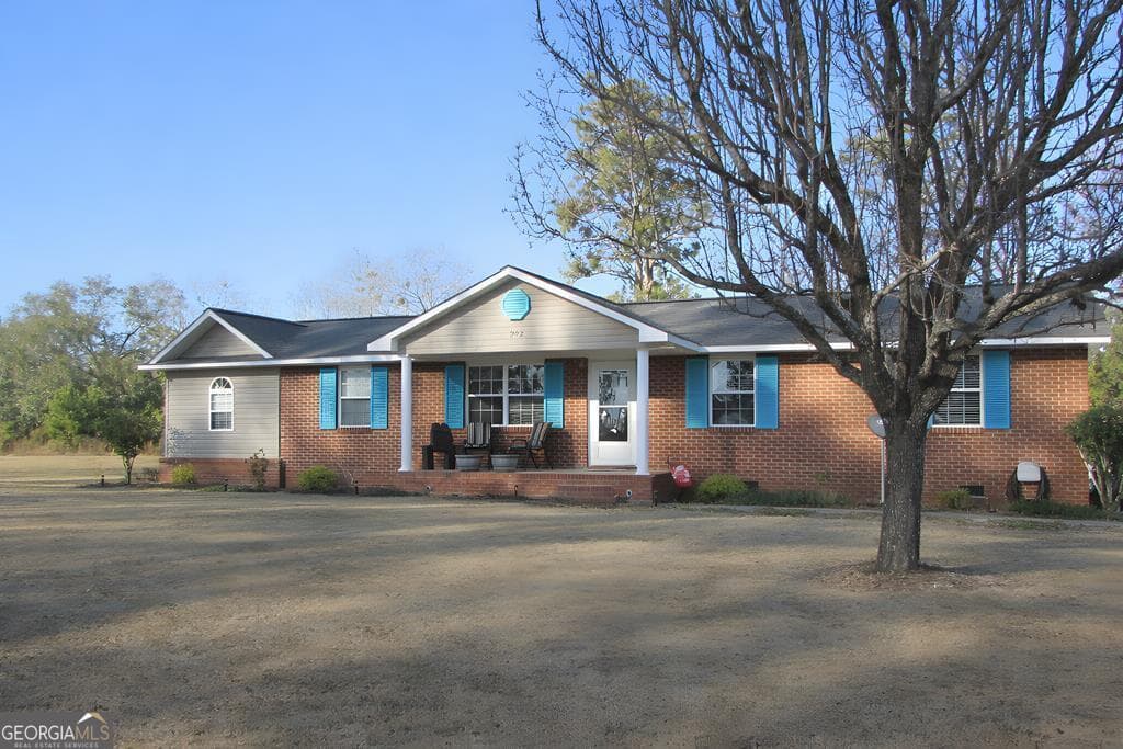 4 bedroom, 2 bathroom, 1,660 sq ft single family residence sold at 202 Mcbride Street, Mount Vernon, GA 30445