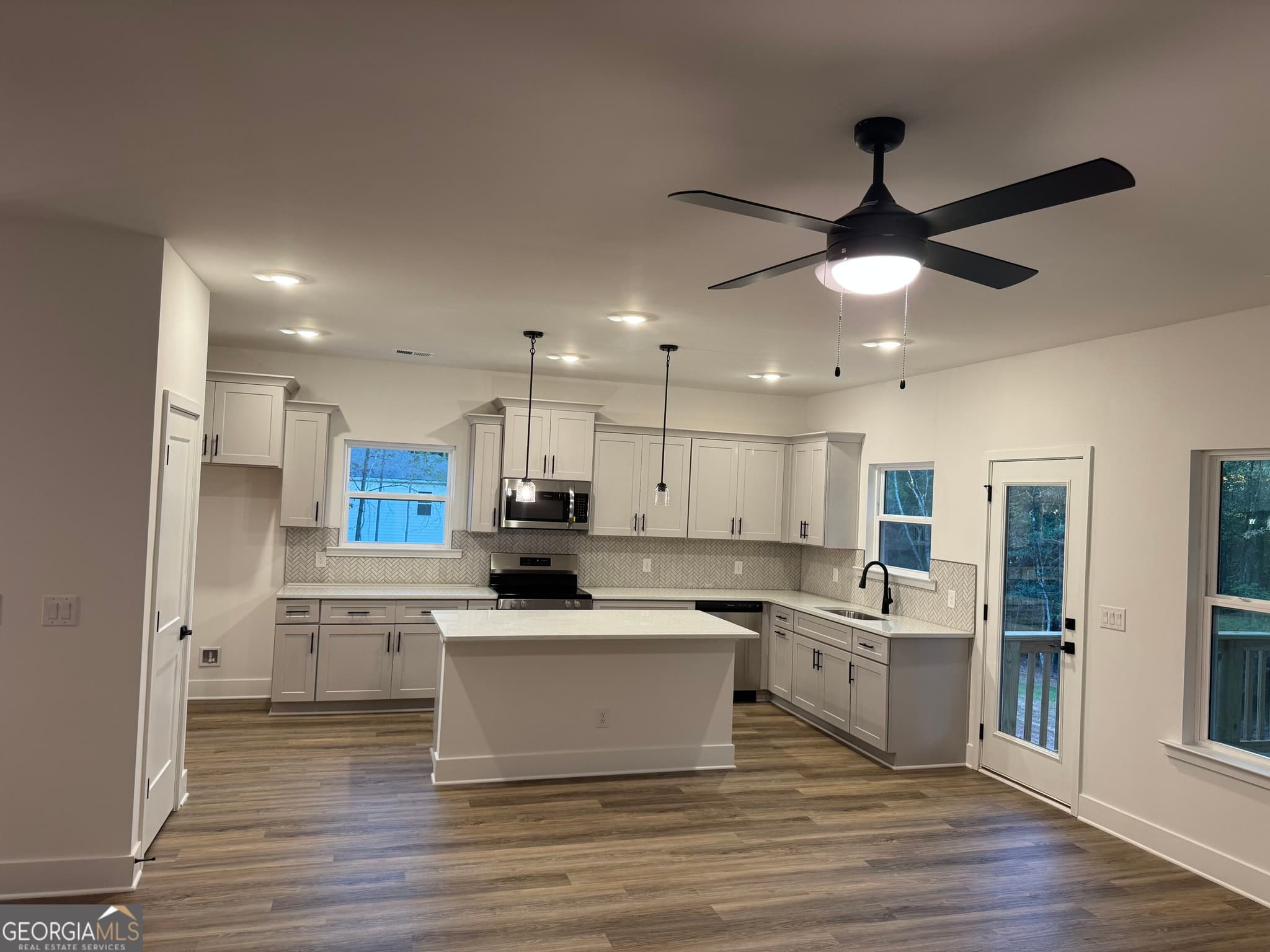 5 bedroom, 4.5 bathroom, 3,681 sq ft single family residence for sale at 158 Blackberry Court, Pendergrass, GA 30567 — photo 6