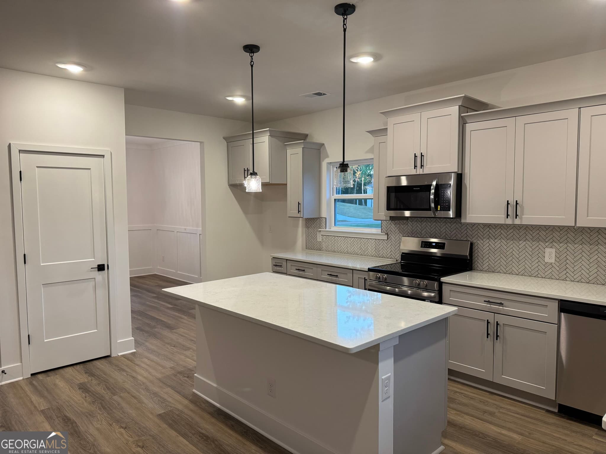 5 bedroom, 4.5 bathroom, 3,681 sq ft single family residence for sale at 158 Blackberry Court, Pendergrass, GA 30567 — photo 7