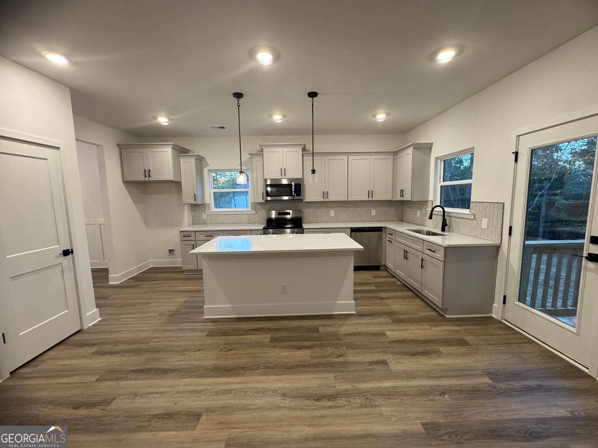 5 bedroom, 4.5 bathroom, 3,681 sq ft single family residence for sale at 158 Blackberry Court, Pendergrass, GA 30567 — photo 5