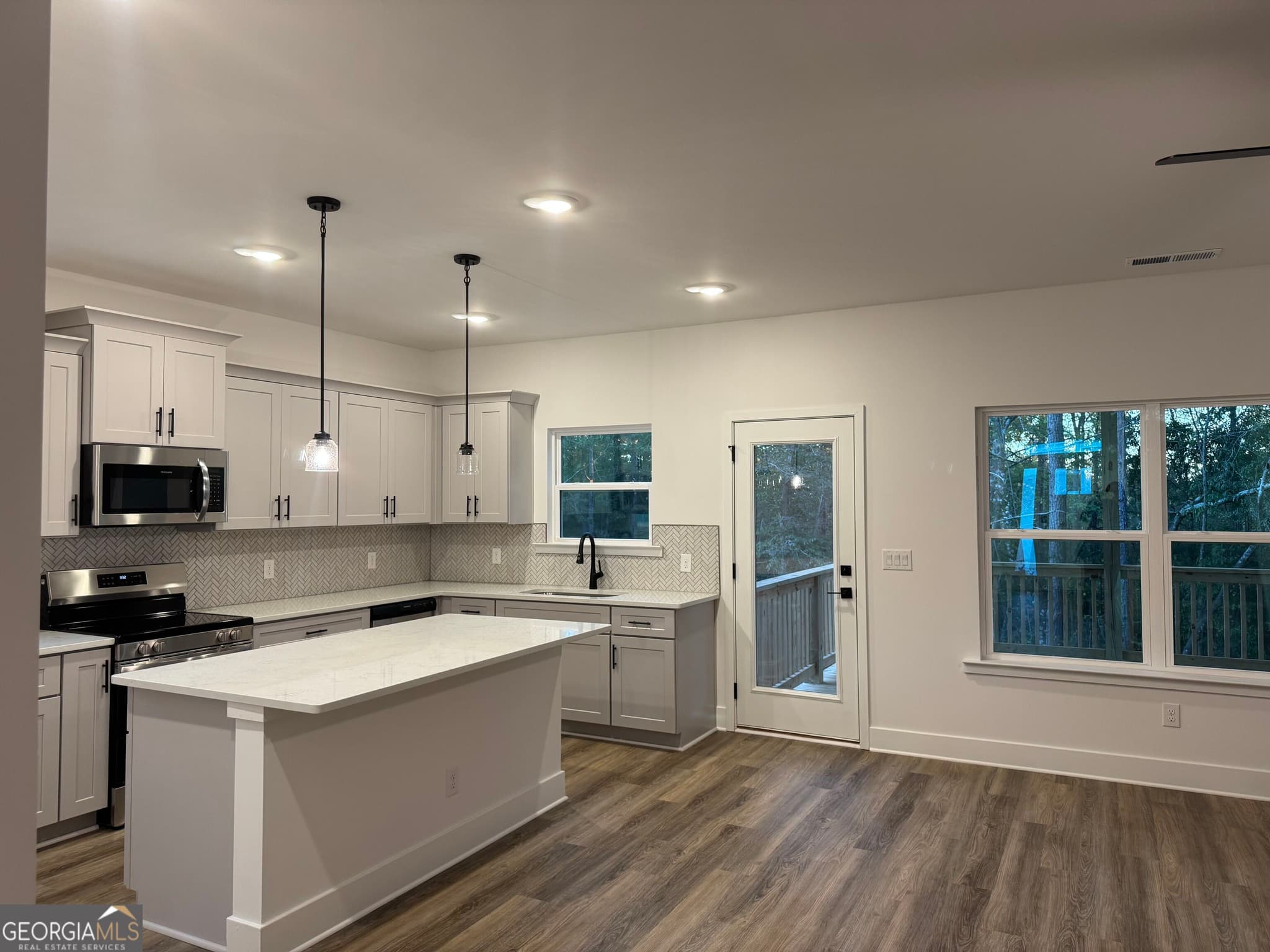 5 bedroom, 4.5 bathroom, 3,681 sq ft single family residence for sale at 158 Blackberry Court, Pendergrass, GA 30567 — photo 8