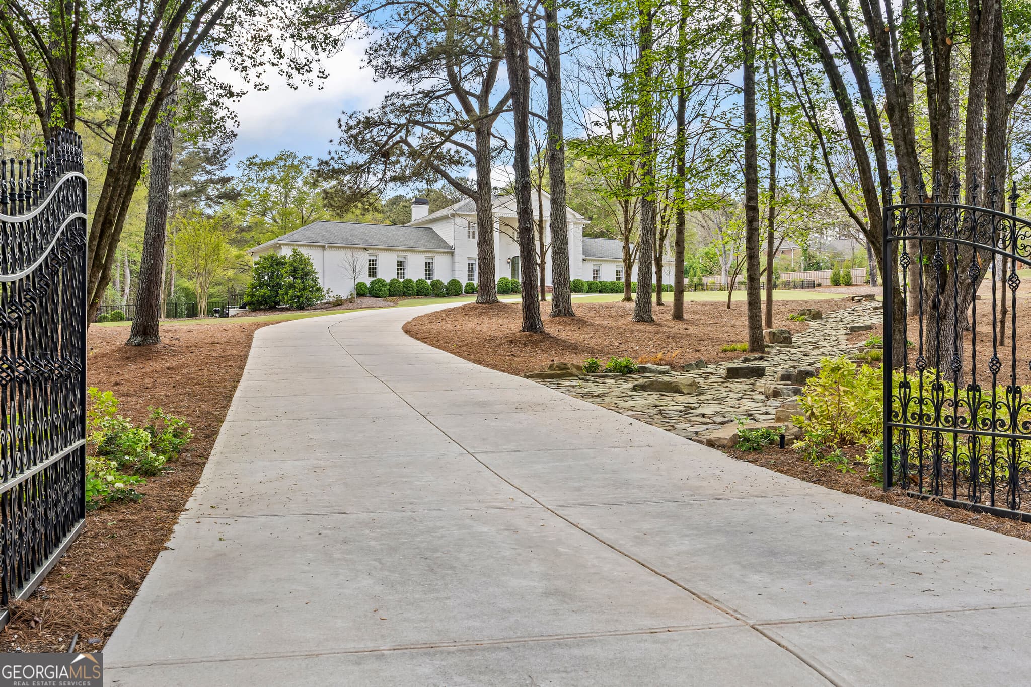 5 bedroom, 4.5 bathroom, 8,224 sq ft single family residence for sale at 1900 Crystal Hills Drive, Athens, GA 30606 — photo 3