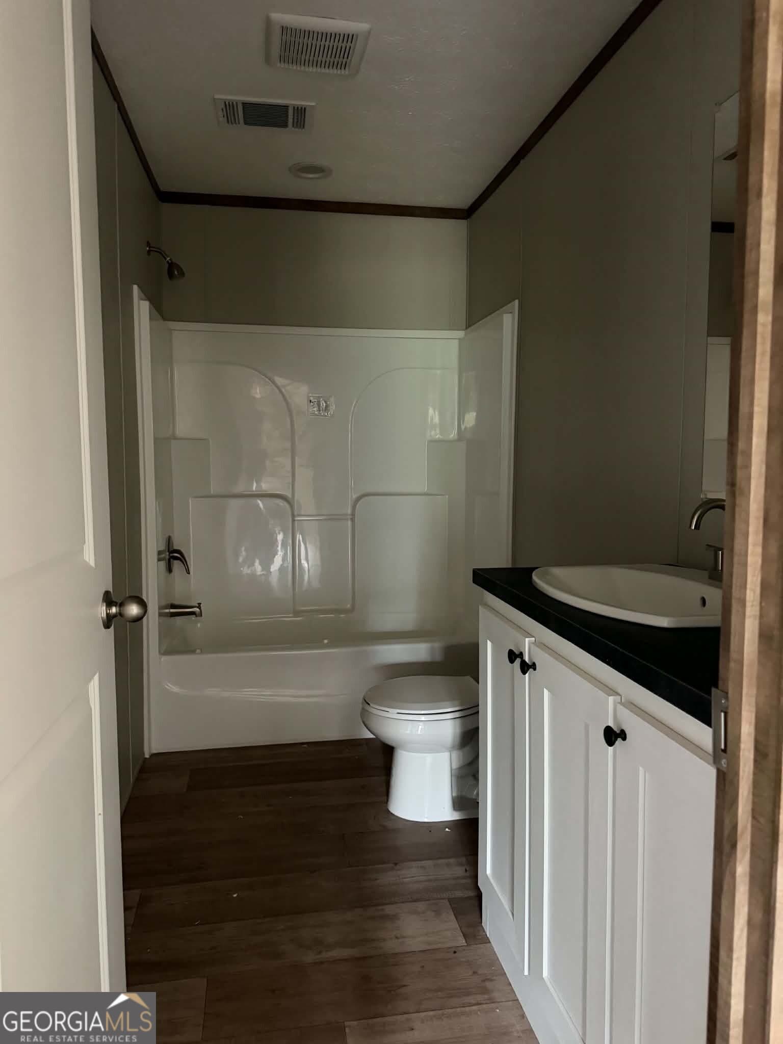 3 bedroom, 2 bathroom, 1,800 sq ft manufactured home,single family residence for sale at 1509 E 4th St Ext, Alma, GA 31510 — photo 10