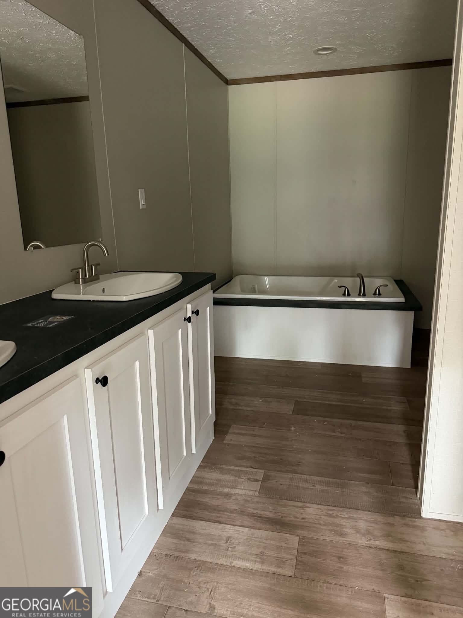 3 bedroom, 2 bathroom, 1,800 sq ft manufactured home,single family residence for sale at 1509 E 4th St Ext, Alma, GA 31510 — photo 8