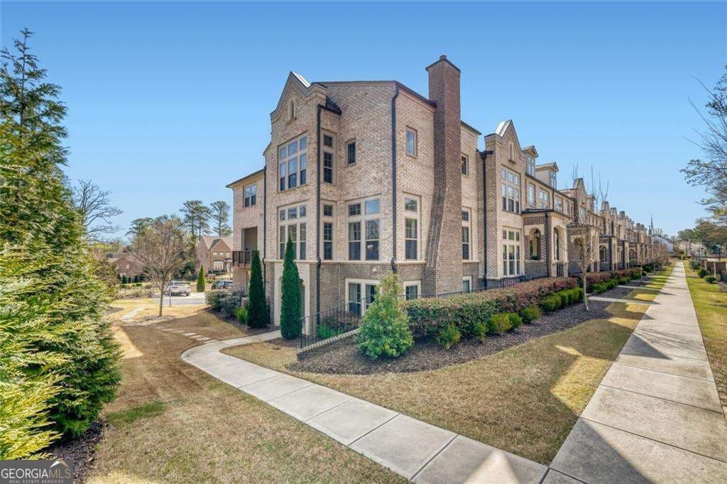 3 bedroom, 3.5 bathroom townhouse sold at 2381 Brissett Lane, Brookhaven, GA 30319