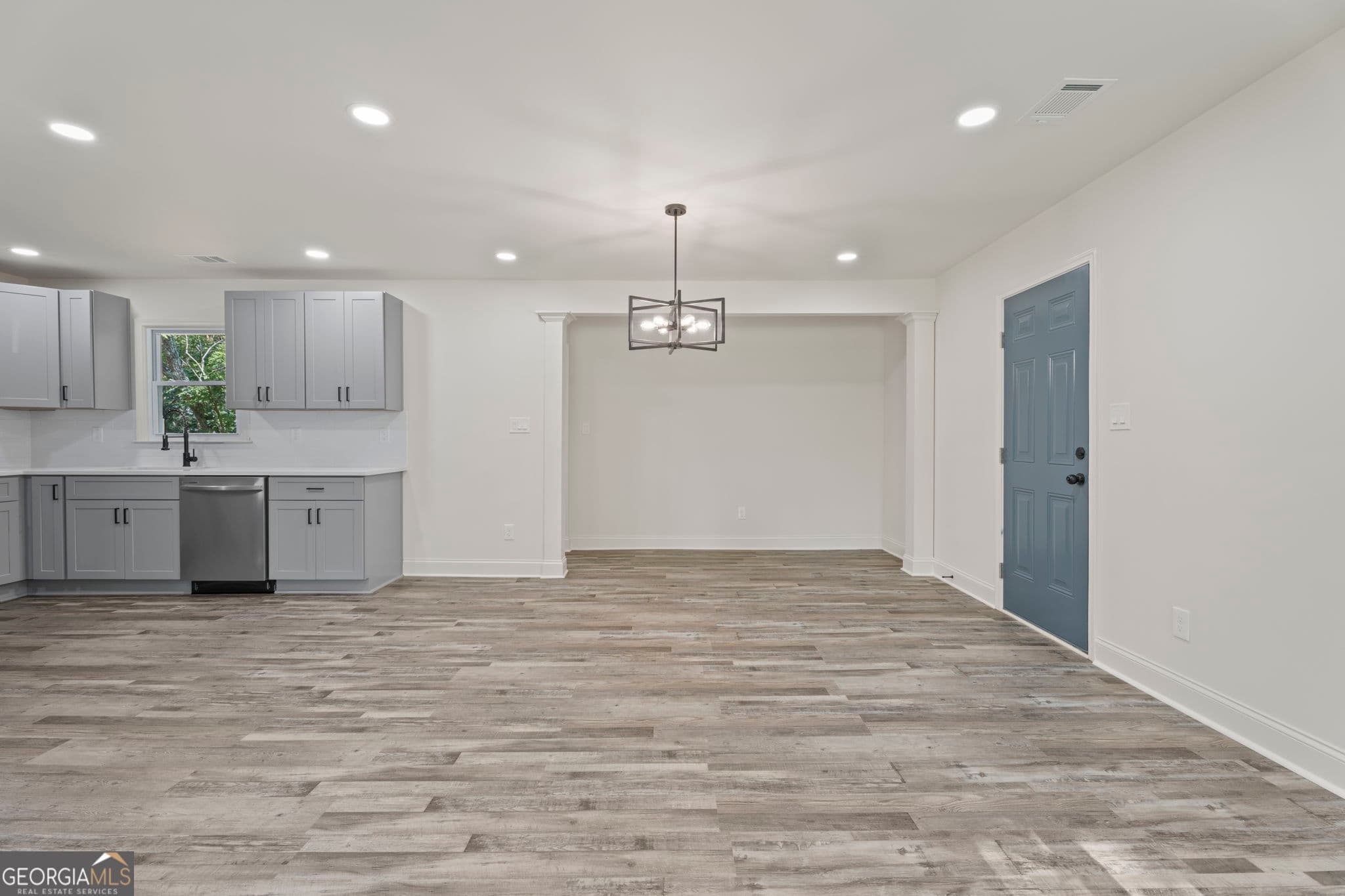 4 bedroom, 2 bathroom, 1,654 sq ft single family residence for sale at 2718 Somerton Drive, Morrow, GA 30260 — photo 5
