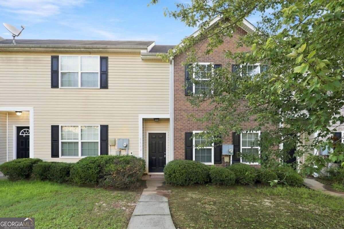 3 bedroom, 2.5 bathroom townhouse for rent at 8648 Thomas Lane, Riverdale, GA 30274 for $1,550 a month — photo 1 of 1
