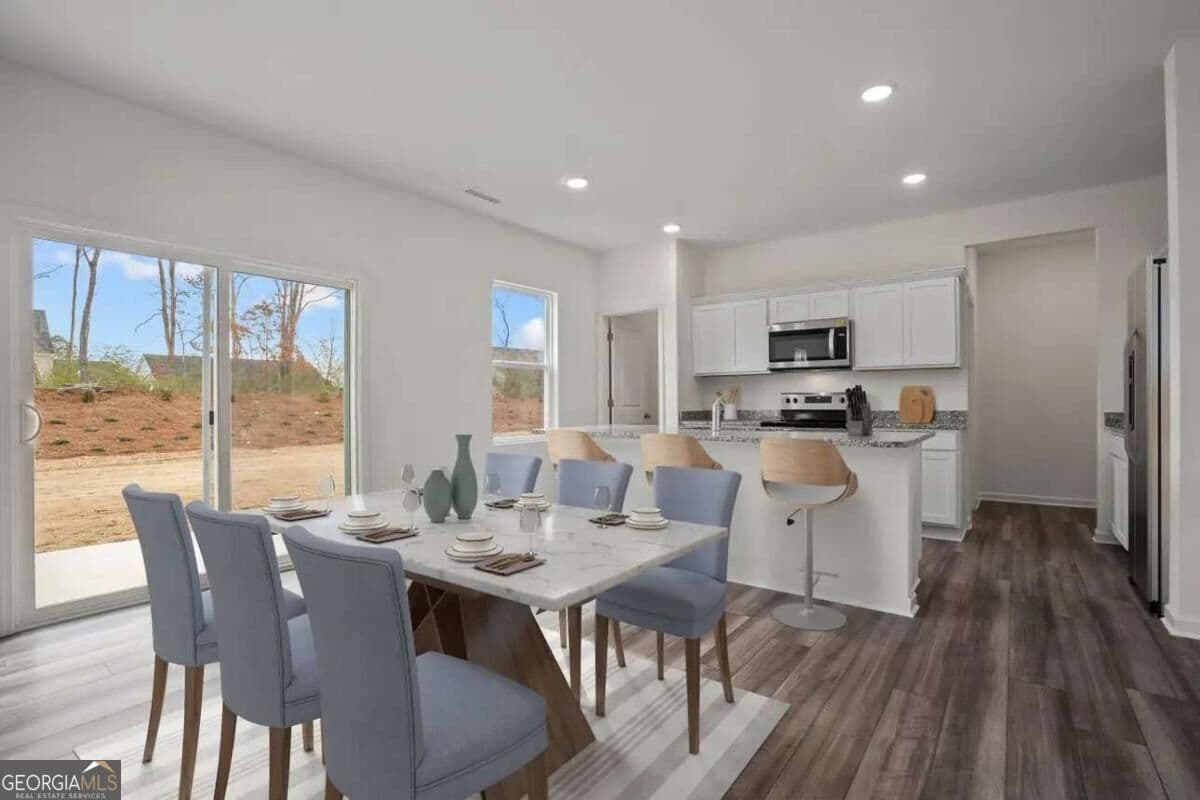 4 bedroom, 2.5 bathroom, 2,095 sq ft single family residence for sale at 476 Silverton Drive, Dacula, GA 30019 — photo 3