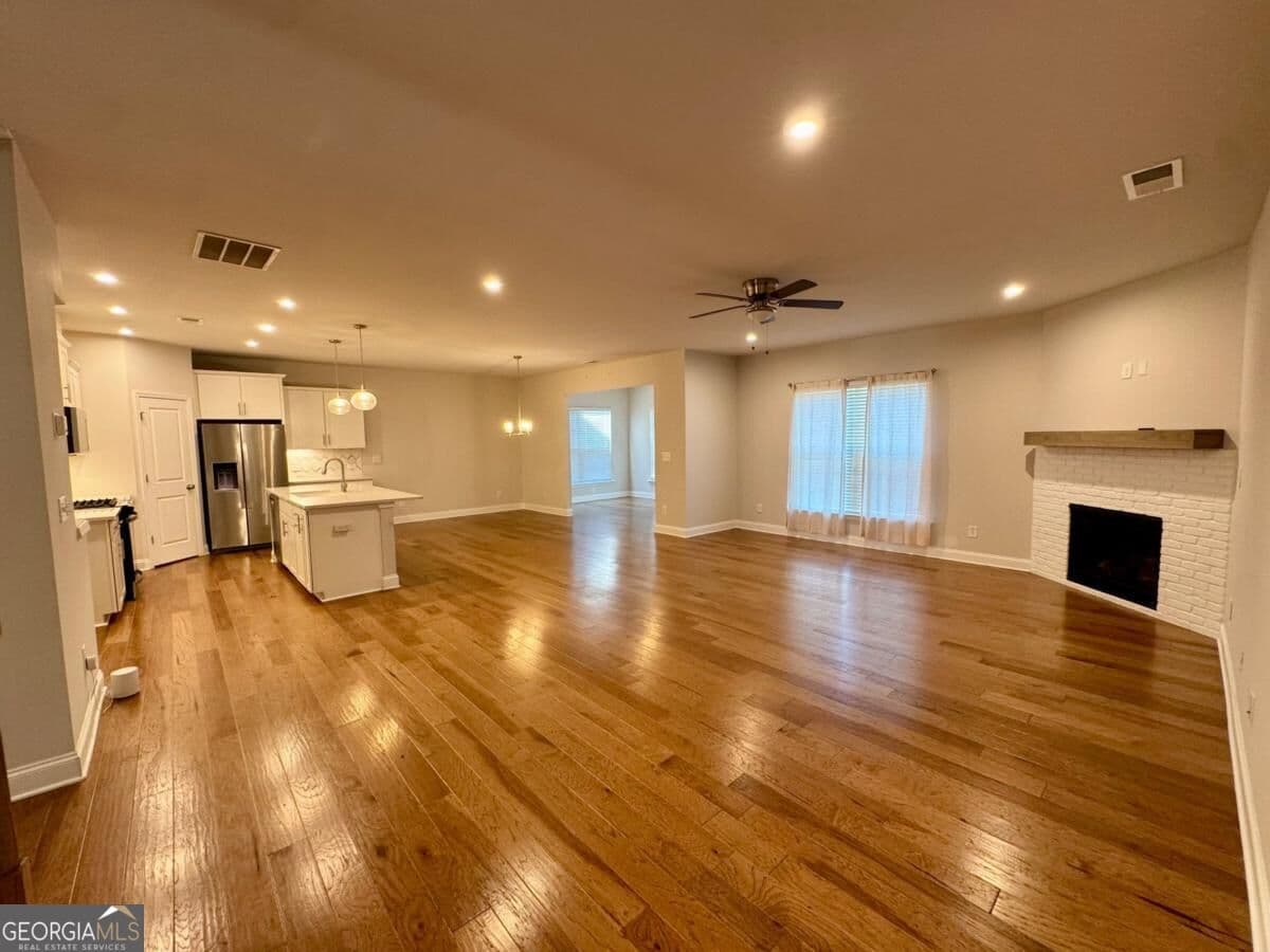 4 bedroom, 2.5 bathroom, 3,048 sq ft single family residence for sale at 72 Riverclub Road, Acworth, GA 30101 — photo 2