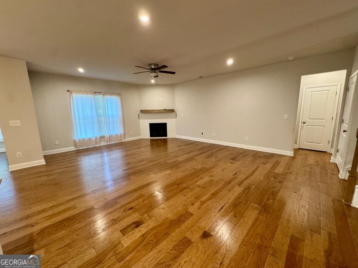 4 bedroom, 2.5 bathroom, 3,048 sq ft single family residence for sale at 72 Riverclub Road, Acworth, GA 30101 — photo 5
