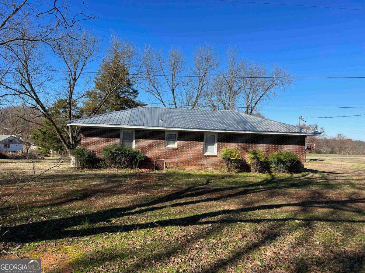 2 bedroom, 1 bathroom, 925 sq ft single family residence for rent at 60 Azalea Drive, Royston, GA 30662 for $1,199 a month — photo 6