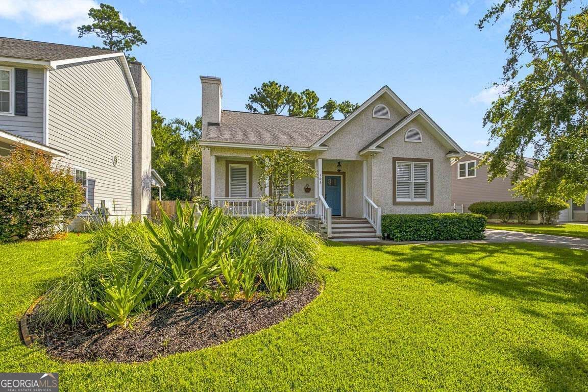 3 bedroom, 2.5 bathroom, 1,909 sq ft single family residence for sale at 105 E Commons Drive, St. Simons, GA 31522 — photo 4