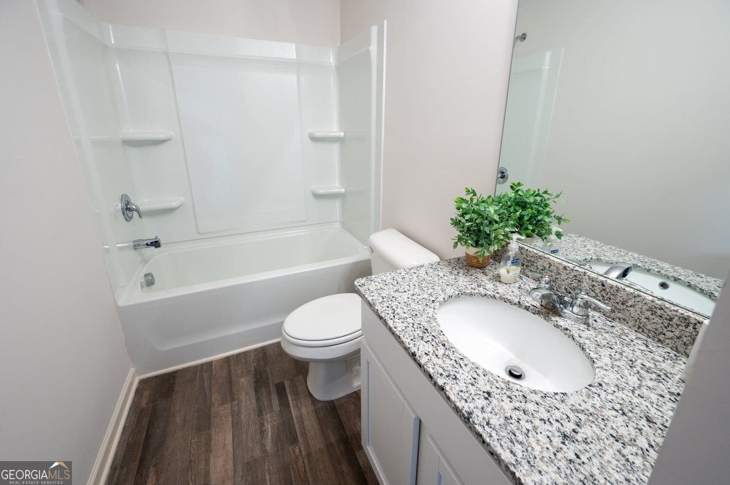 3 bedroom, 2.5 bathroom, 1,566 sq ft single family residence for sale at 235 Kinsale Drive, Macon, GA 31216 — photo 5