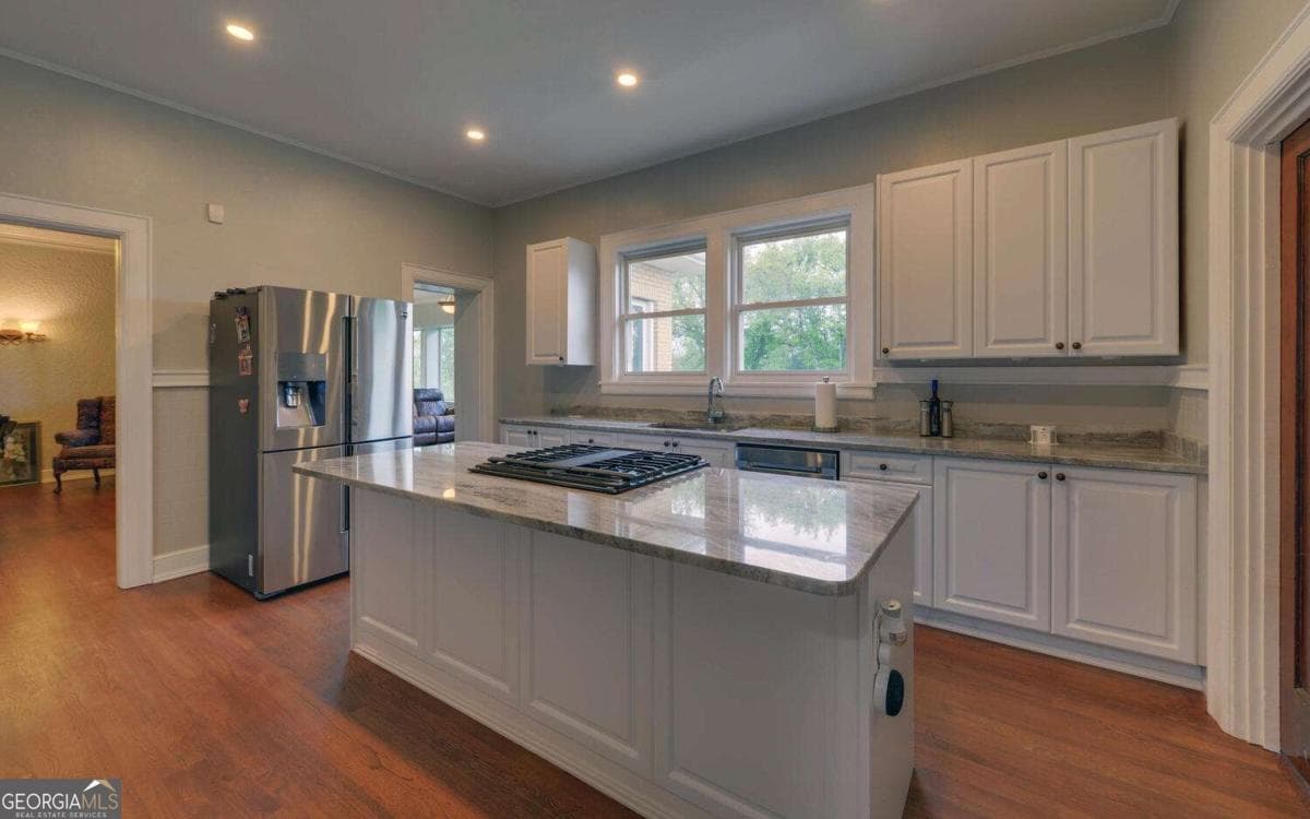 5 bedroom, 2.5 bathroom, 3,873 sq ft single family residence for sale at 2465 Blue Ridge Drive, Blue Ridge, GA 30513 — photo 2
