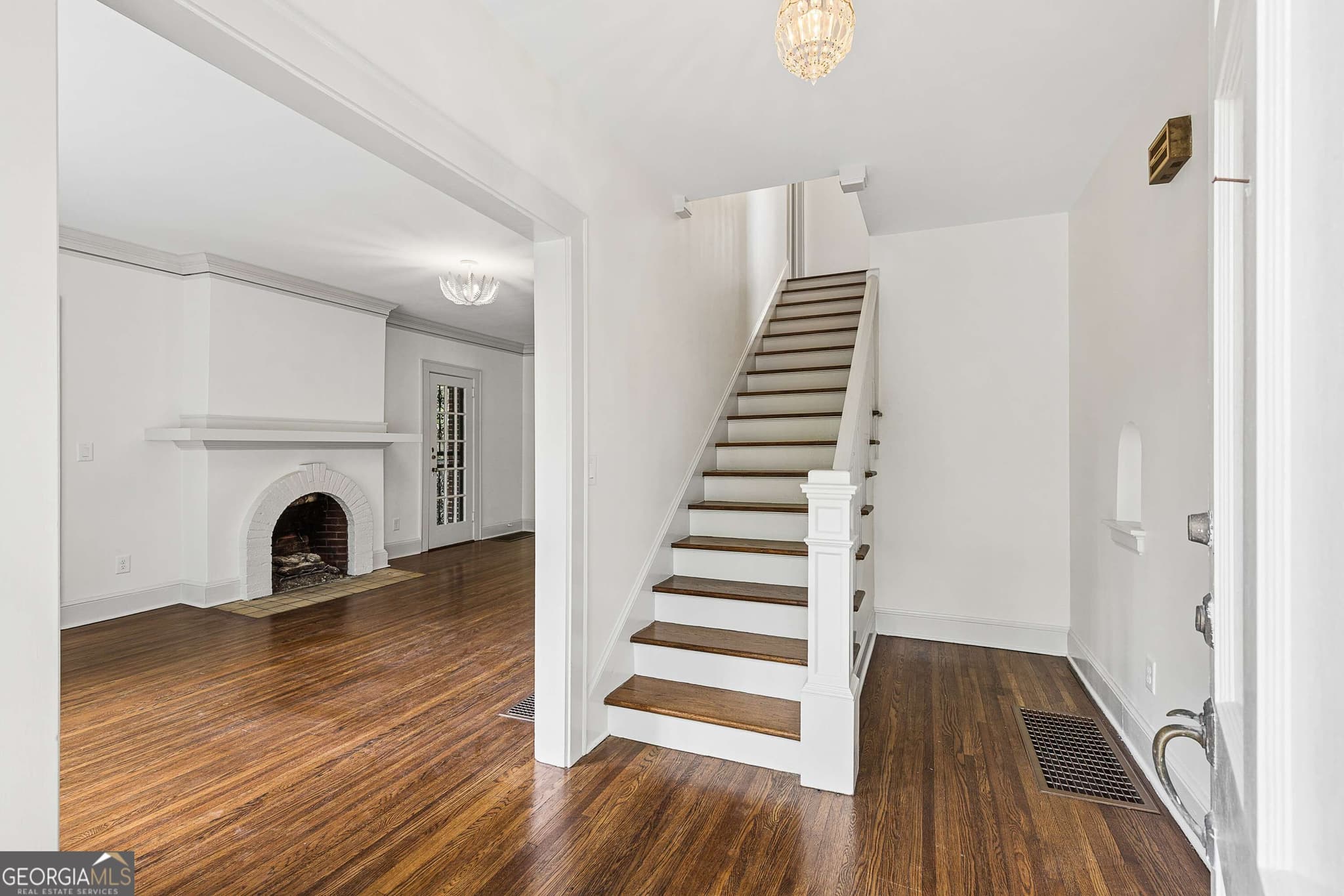 4 bedroom, 2.5 bathroom, 2,418 sq ft single family residence for rent at 197 Bolling Road, Atlanta, GA 30305 for $6,500 a month — photo 3