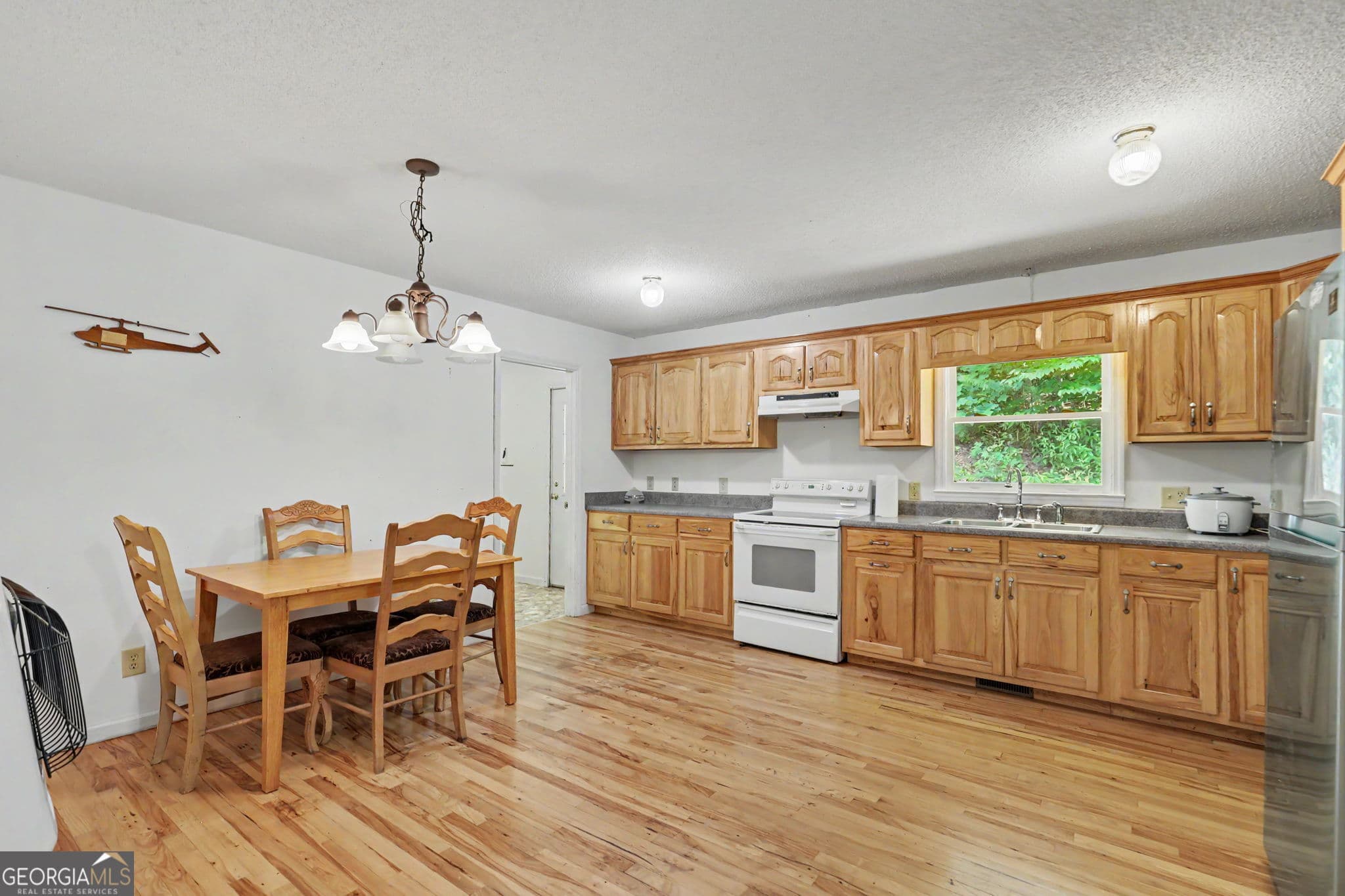 3 bedroom, 2 bathroom, 1,500 sq ft single family residence for sale at 118 Cub Lane, Rabun Gap, GA 30568 — photo 2