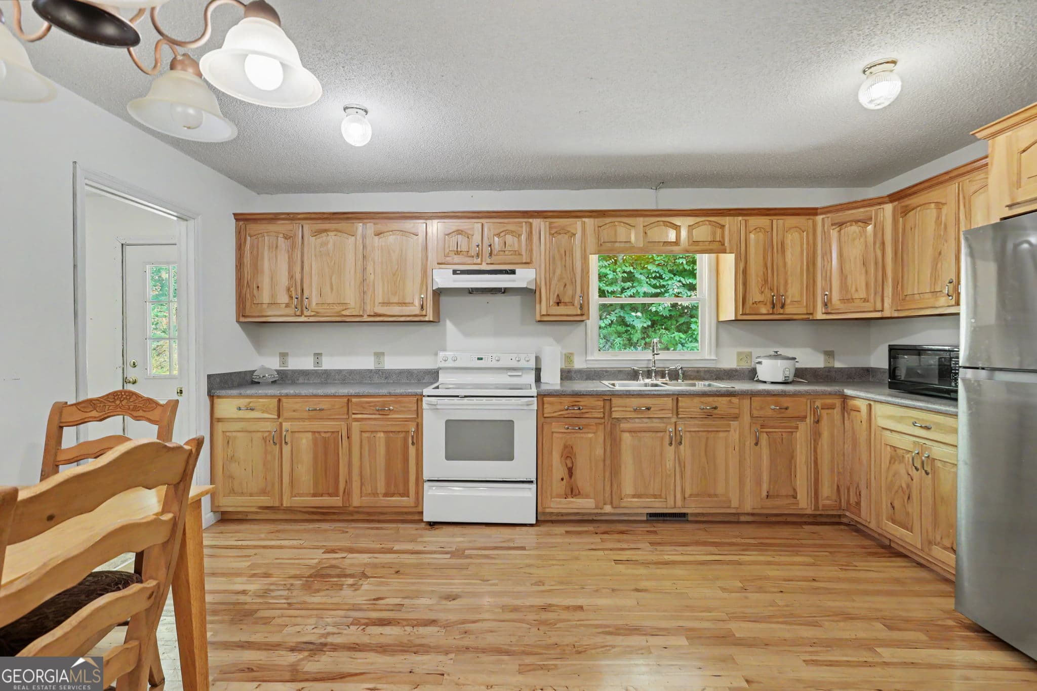 3 bedroom, 2 bathroom, 1,500 sq ft single family residence for sale at 118 Cub Lane, Rabun Gap, GA 30568 — photo 5